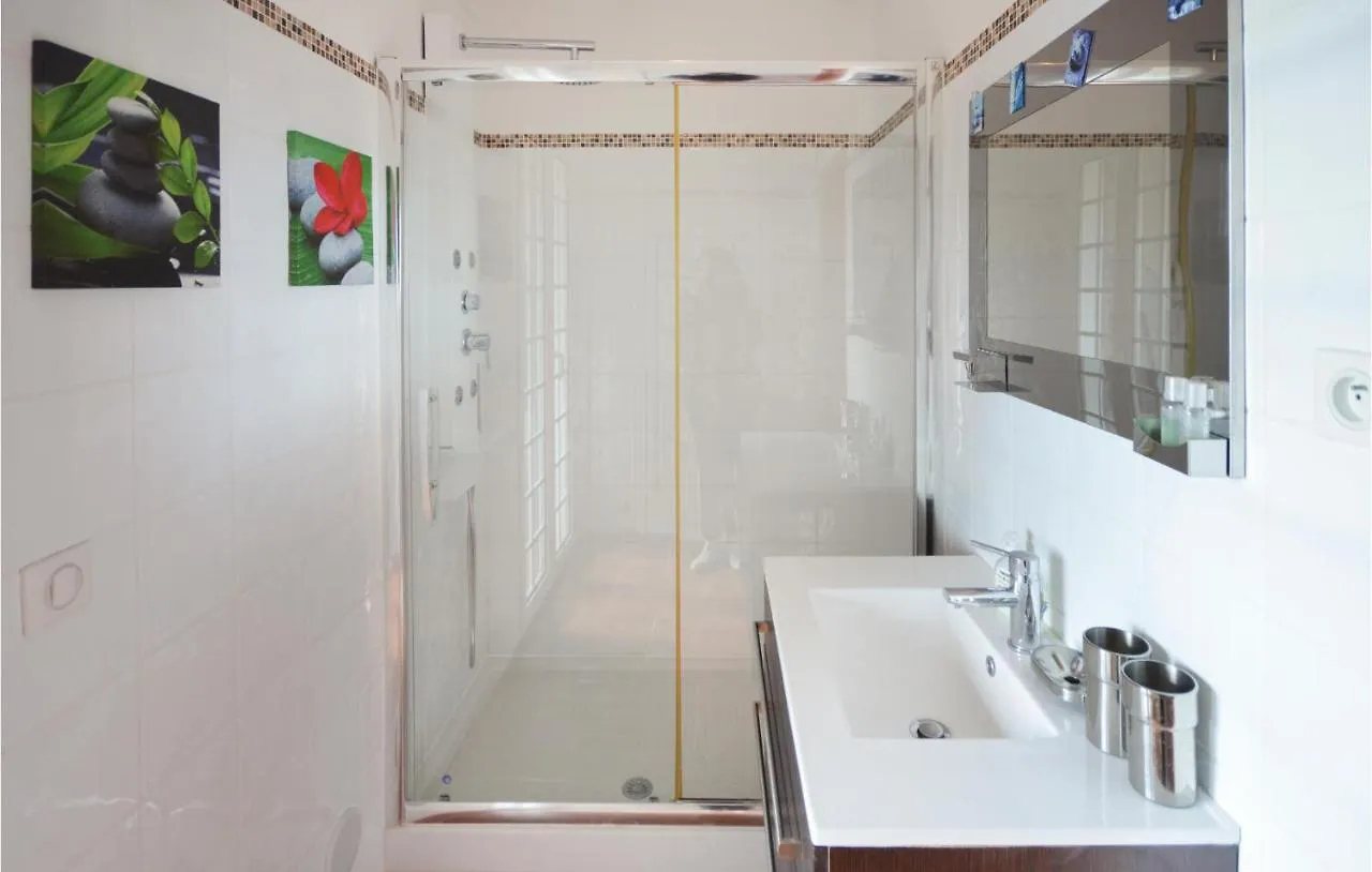 Awesome Home In La Gaude With Kitchen Holiday home